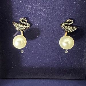 Authentic swarosvki black swan earring